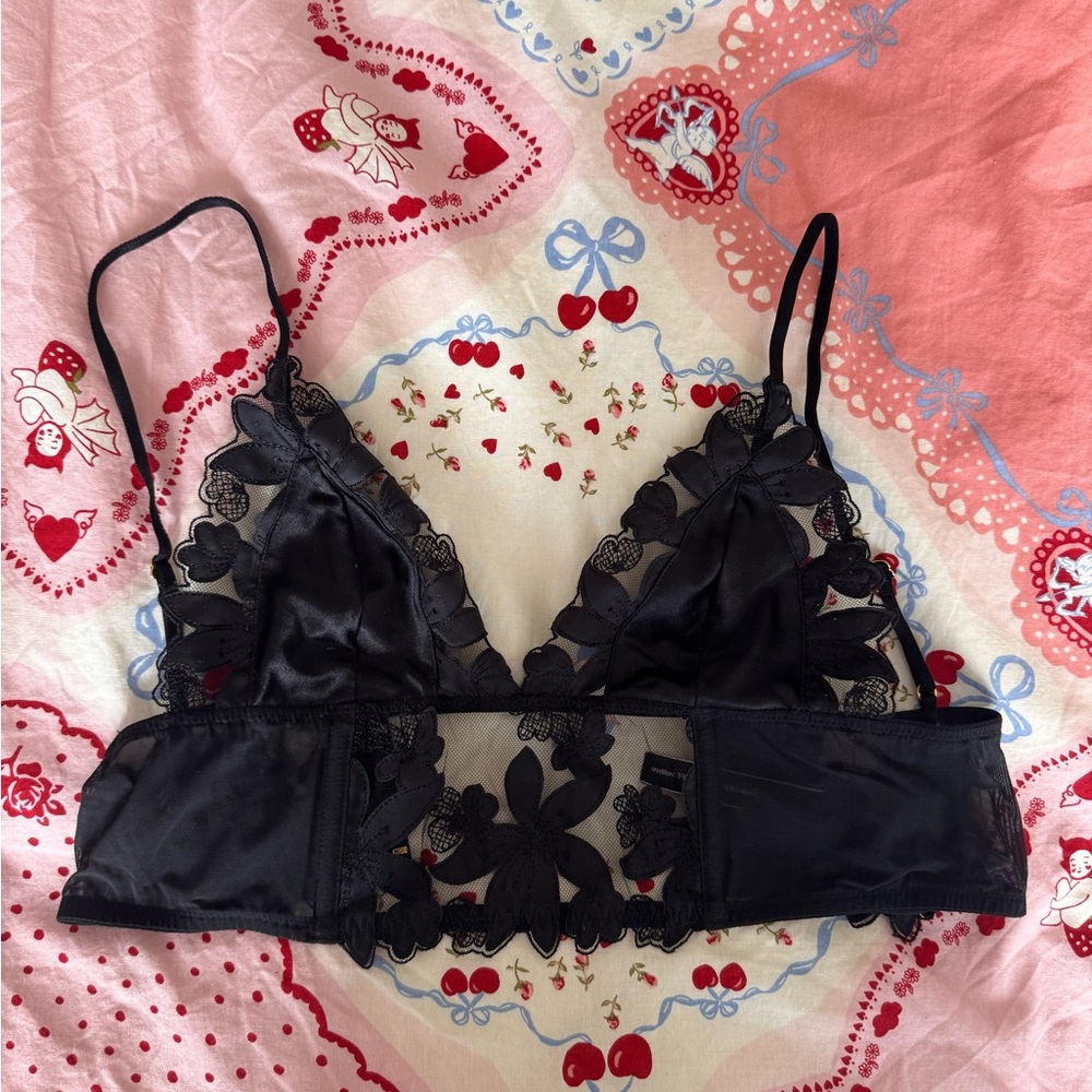 Victoria’s Secret Black Clip on Bra